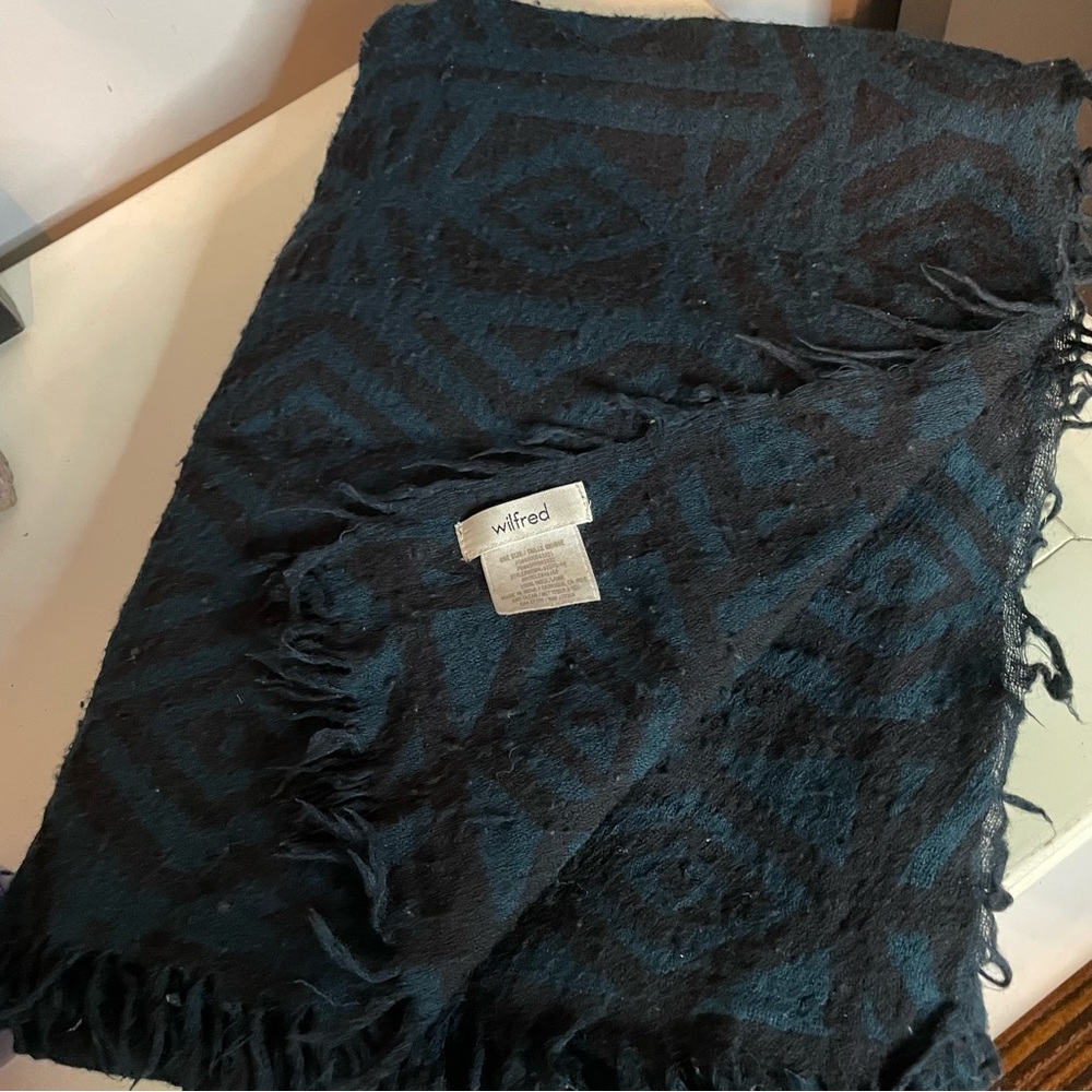 Aritzia wilfred scarf